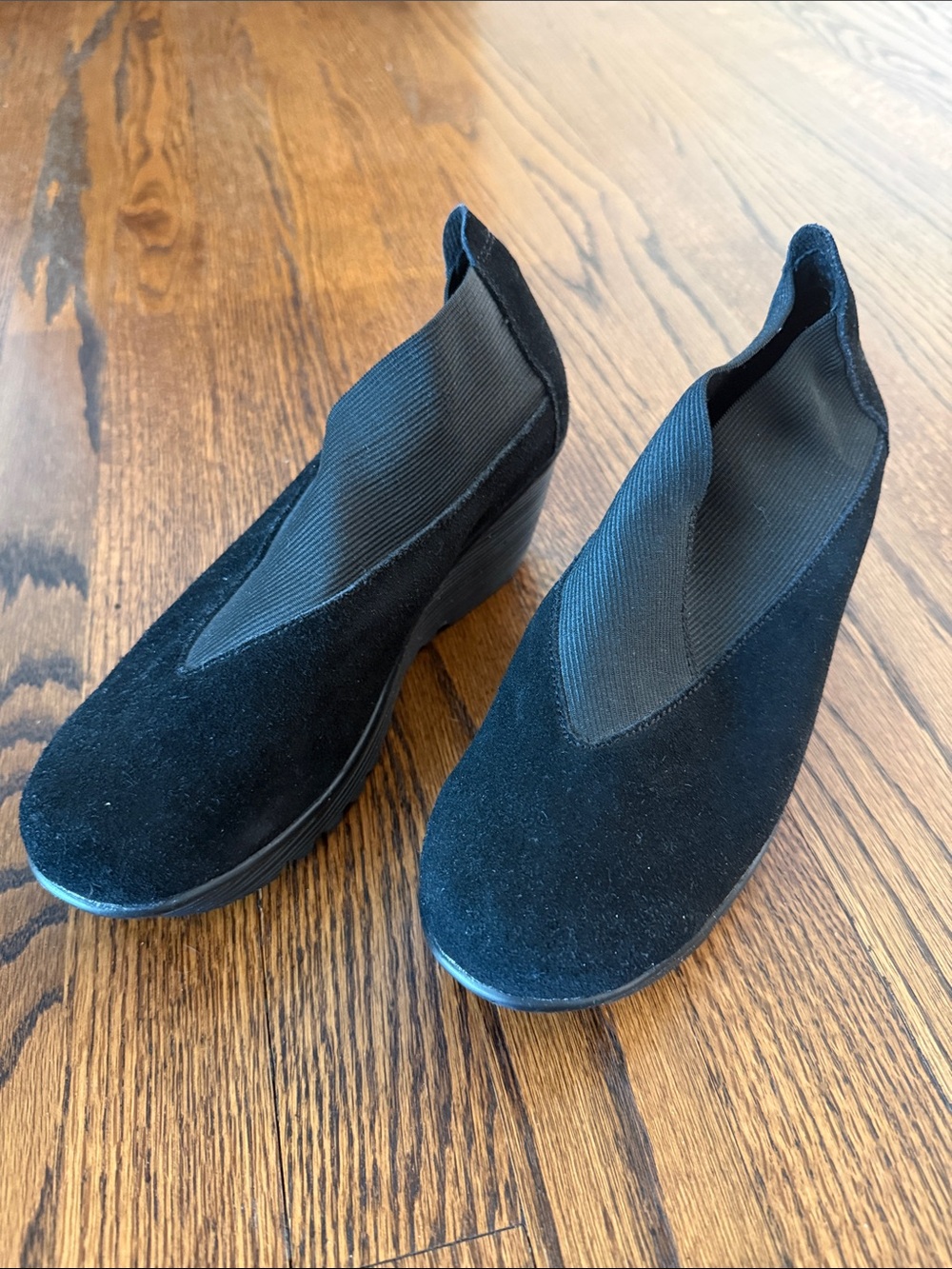 bernie mev. Women’s 38 Black Suede Wedge Slip-On Ankle Booties